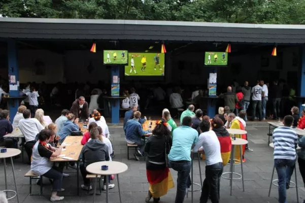 Bild: Public Viewing in Frechen im Rhein-Erft-Kreis: Alle Deutschland-Spiele live im Frechener Tanzbrunnen