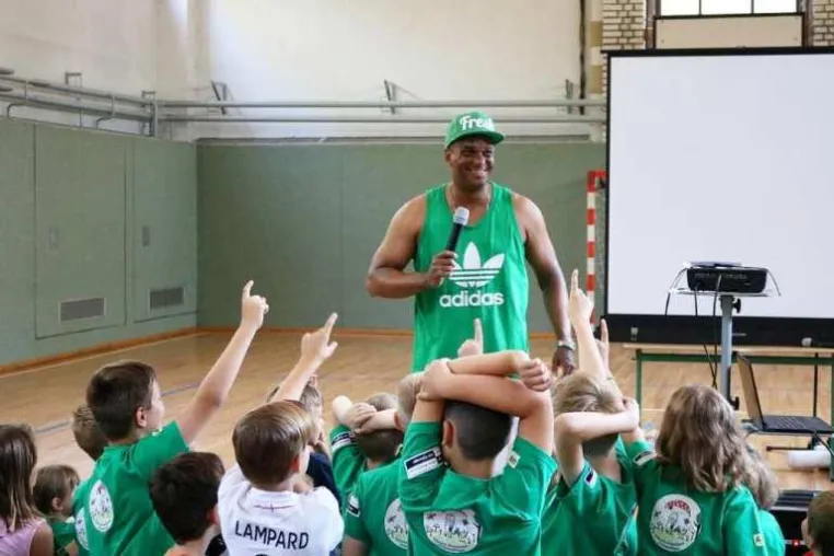 2schneidig wird Grundschulpate Bild: 2schneidig wird Grundschulpate