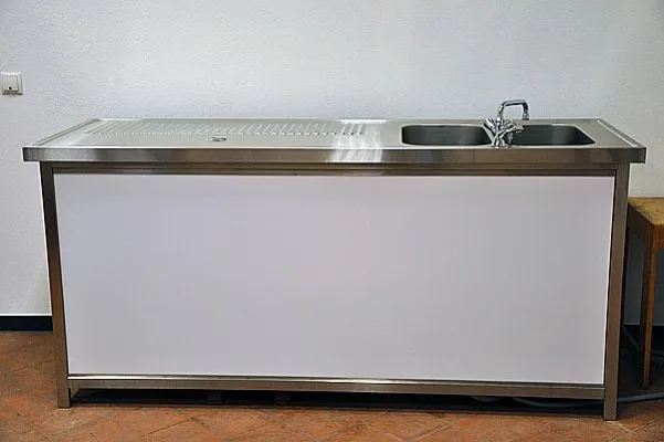 Bild: Bürgerstiftung Gerricus bezahlt Theke und Gewänder