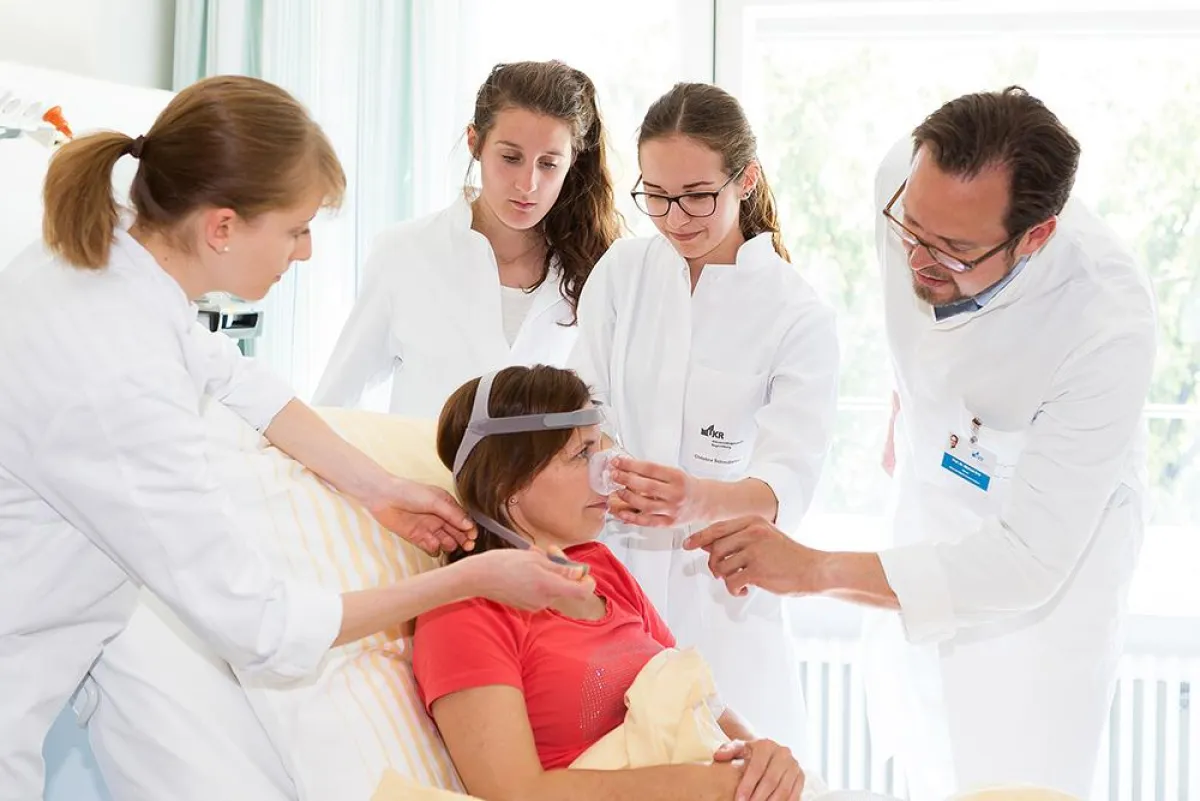 Das UKR fördert seinen akademischen Nachwuchs praxisnah. © UKR