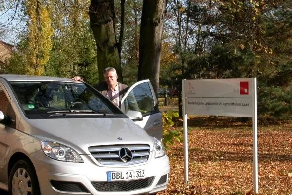 Bild: Gas geben für Ökologie und Ökonomie - Fuhrpark der Landesverwaltung Brandenburg bekommt Erdgasfahrzeuge
