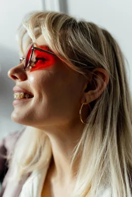 Bild: Was Freddy Mercury mit Hyperdontie zu tun hat, und wie diese Krankheit behandelt werden kann