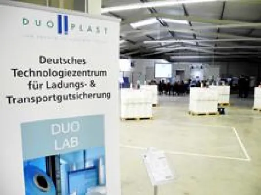 Bild: DUO PLAST eröffnet Deutsches Technologiezentrum für Ladungssicherung