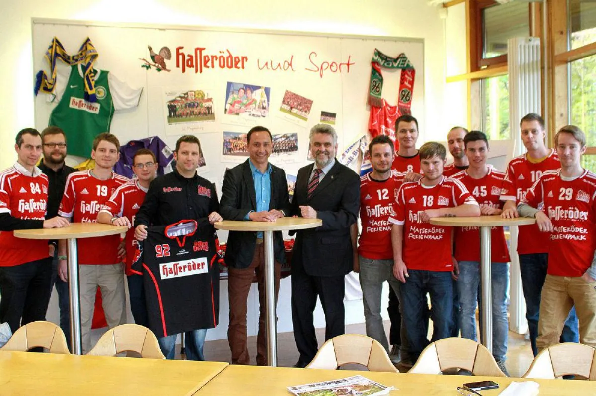 Hasseröder verlängert Sport-Sponsoring mit Floorball-Bundesligateam
