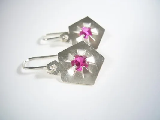 Quintessenz - Schmuckkollektion auf den Punkt Bild: Quintessenz - Schmuckkollektion auf den Punkt