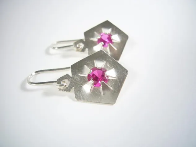 Bild: Quintessenz - Schmuckkollektion auf den Punkt