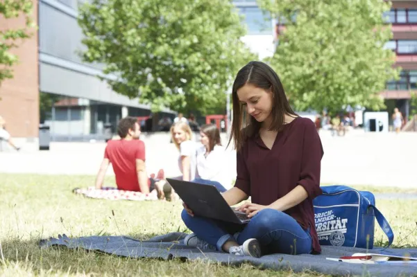 WiSo Nürnberg – weltweit vernetzt und lokal verbunden Bild: WiSo Nürnberg – weltweit vernetzt und lokal verbunden