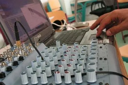 Bild: Multimediale Workshops an Schulen und Jugendeinrichtungen / Jubiläumsbustour der Initiative step21