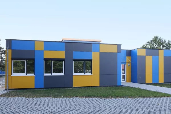 Bild: Heinkel Modulbau, realisiert 380 qm großen Anbau der Hardtschule in Durmersheim in nur 10 Wochen Bauzeit