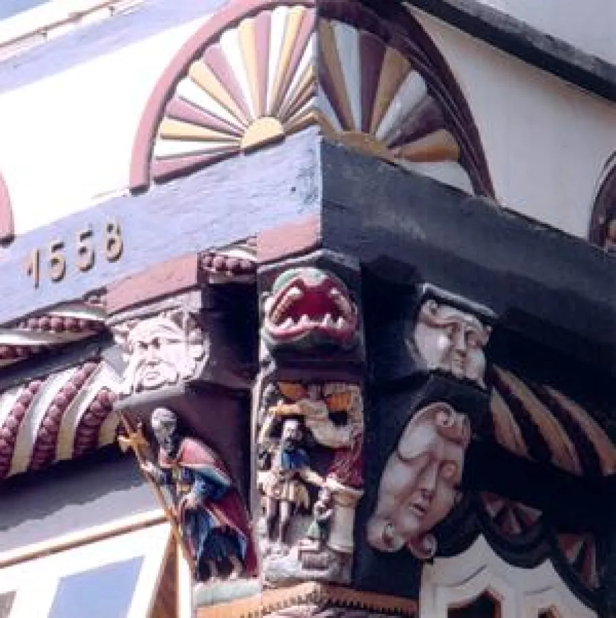 Weserrenaissance Details in Hameln kleiner (c) Hameln Marketing & Tourismus GmbH.jpg