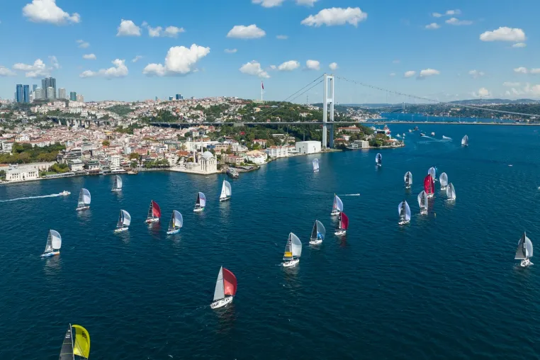 Rennen zwischen zwei Kontinenten Der Bosphorus Cup in İstanbul kehrt zur 24. Auflage zurück Bild: Rennen zwischen zwei Kontinenten Der Bosphorus Cup in İstanbul kehrt zur 24. Auflage zurück
