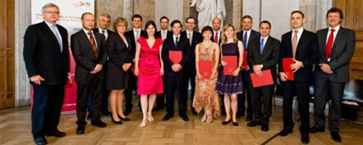 AbsolventInnen mit Vertretern des TU Wien; Abruck honorarfrei; Copyright: Technische Universität Wien