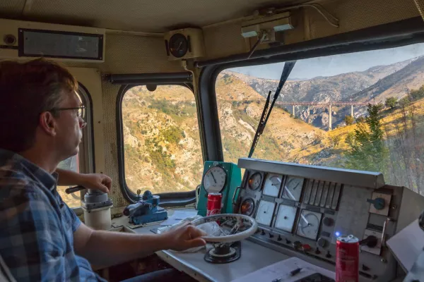 Urlaubstraum für Eisenbahner - Im Führerstand über Europas höchste Eisenbahnbrücke in Montenegro Bild: Urlaubstraum für Eisenbahner - Im Führerstand über Europas höchste Eisenbahnbrücke in Montenegro