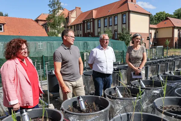 Bild: Bundesumweltminister Carsten Schneider besuchte Universität Greifswald