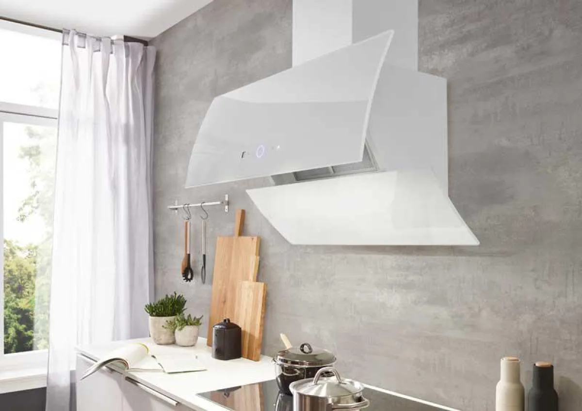 Technische Raffinesse. Bedien-Funktionen auf der gewölbten Glasfläche.