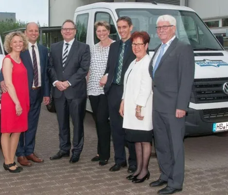 Bild: Staatsrat Siering gratulierte der Heckmann Metall- und Maschinenbau GmbH Bremen zum 25. Betriebsjubiläum