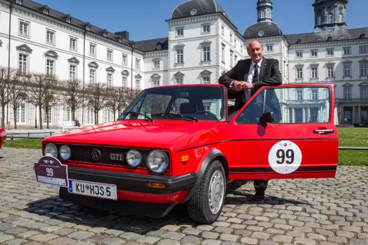 Hans Joachim Stuck mit seinem Golf 1 GTI