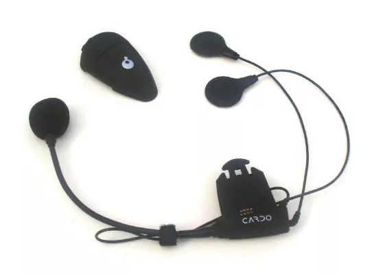 Bild: CARDO stattet das SCALA RIDER Headset mit zweitem Ohrhörer aus