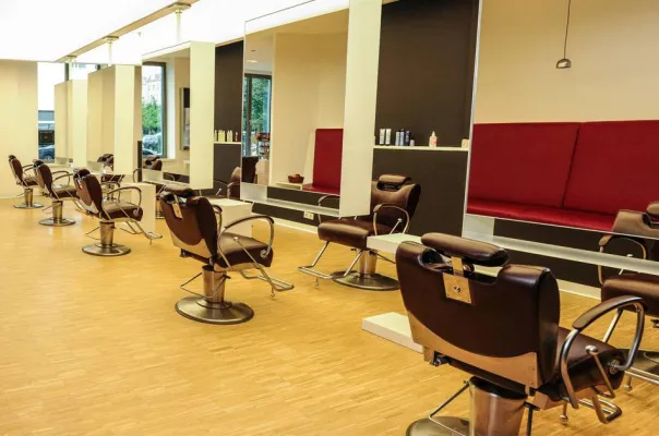 Bild: Ebil Hair & Beyond: Berliner Friseur lädt zum Charity-Tag für Flüchtlinge ein