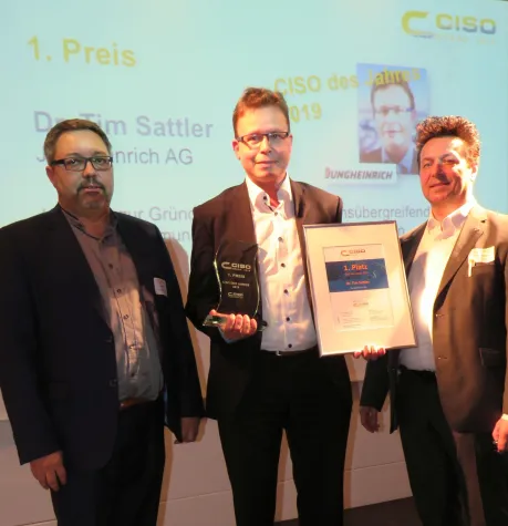 Bild: Dr. Tim Sattler von Jungheinrich gewinnt den CISO Award 2019