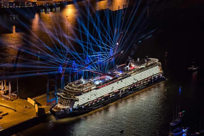 Bild: Schiff ahoi mit wetterfesten Movinglights von ELATION