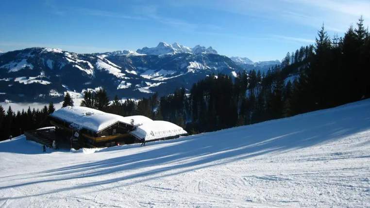 Die wohl ungewöhnlichste Berghütte Österreichs: Die Angerer Alm unterhalb des Kitzbühler Horns Bild: Die wohl ungewöhnlichste Berghütte Österreichs: Die Angerer Alm unterhalb des Kitzbühler Horns