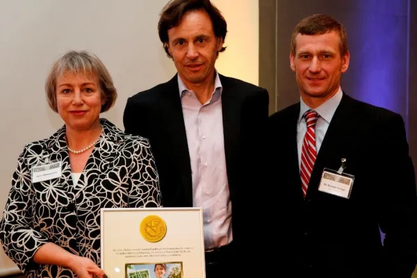 Bild: Dehner erhält Merkur Award 2012 für kreative Handelswerbung
