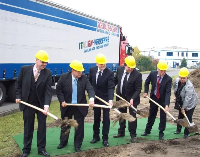 SCHMALZ+SCHÖN Logistik-Gruppe investiert 3 Millionen Euro in die Niederlassung Berlin Bild: SCHMALZ+SCHÖN Logistik-Gruppe investiert 3 Millionen Euro in die Niederlassung Berlin