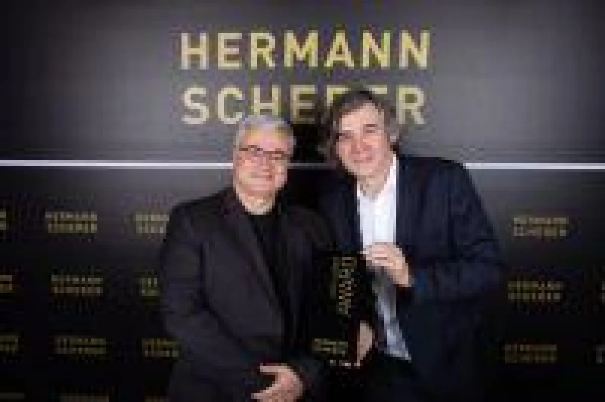 Pankower Chris Recke gewinnt Excellence Award beim Speaker Slam in Wiesbaden