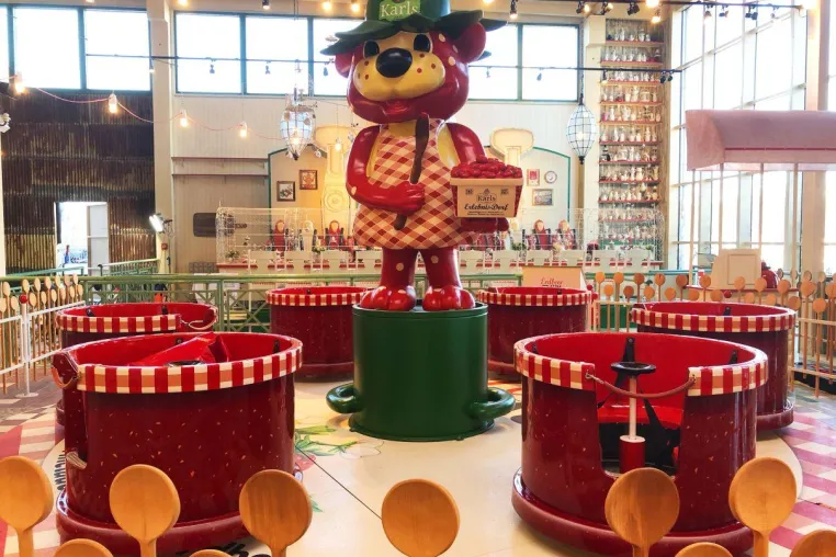 Bild: Die verrückte Kaffeetafel ist gedeckt: Karls eröffnet neues Indoor-Marmeladen-Land