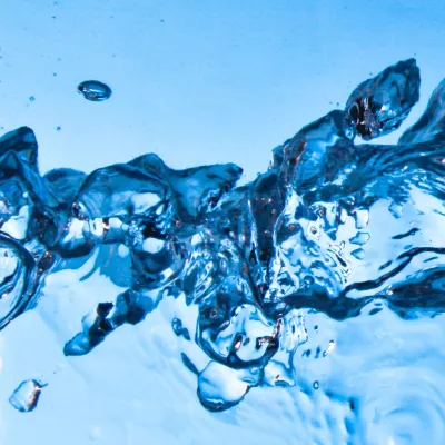 Bild: Mit Wasserstrahlschneiden neue Formen und präzise Schnittkanten erzeugen