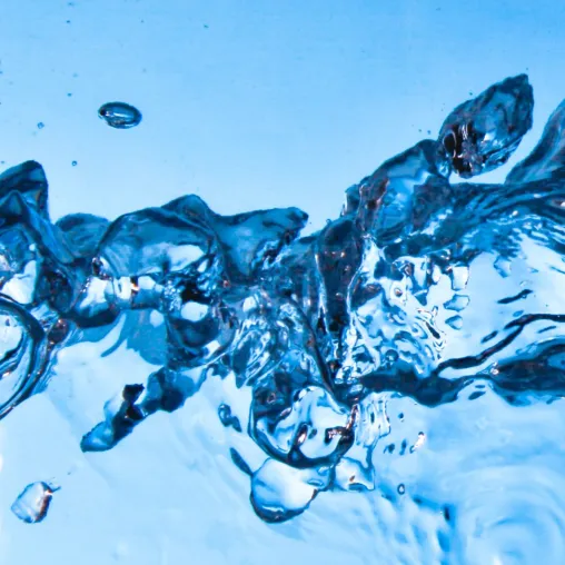 Bild: Mit Wasserstrahlschneiden neue Formen und präzise Schnittkanten erzeugen