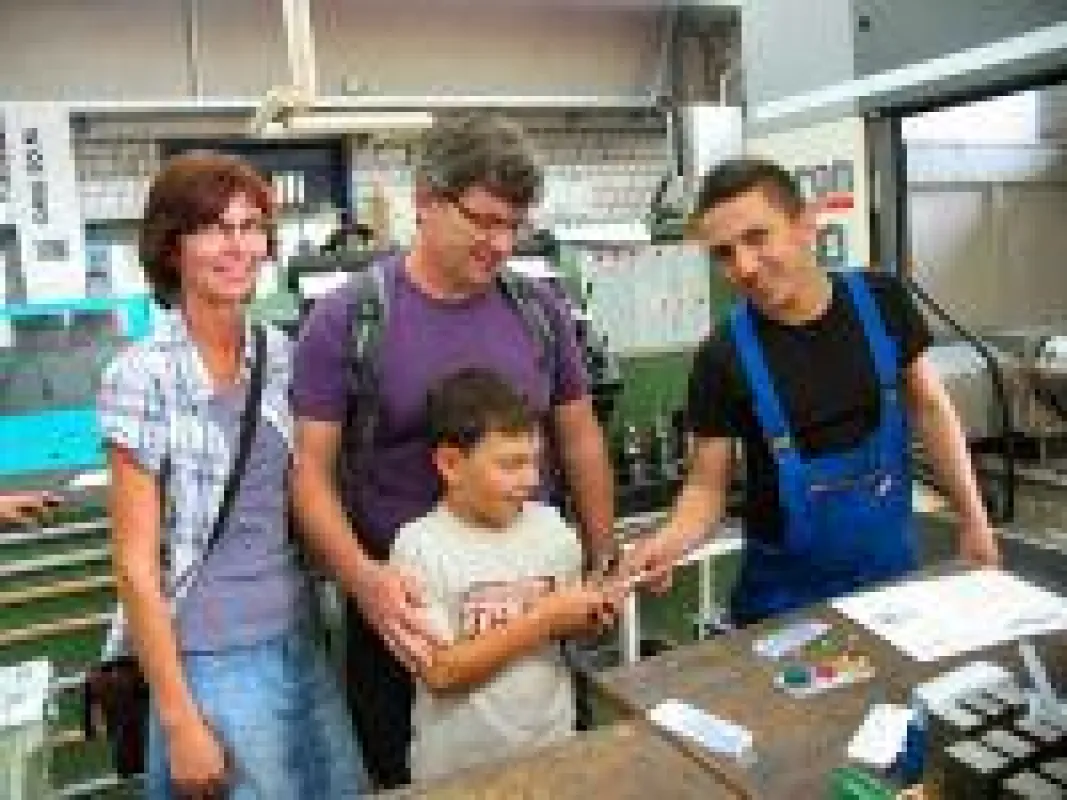 Praktische Übung im Arbeitsbereich Metall