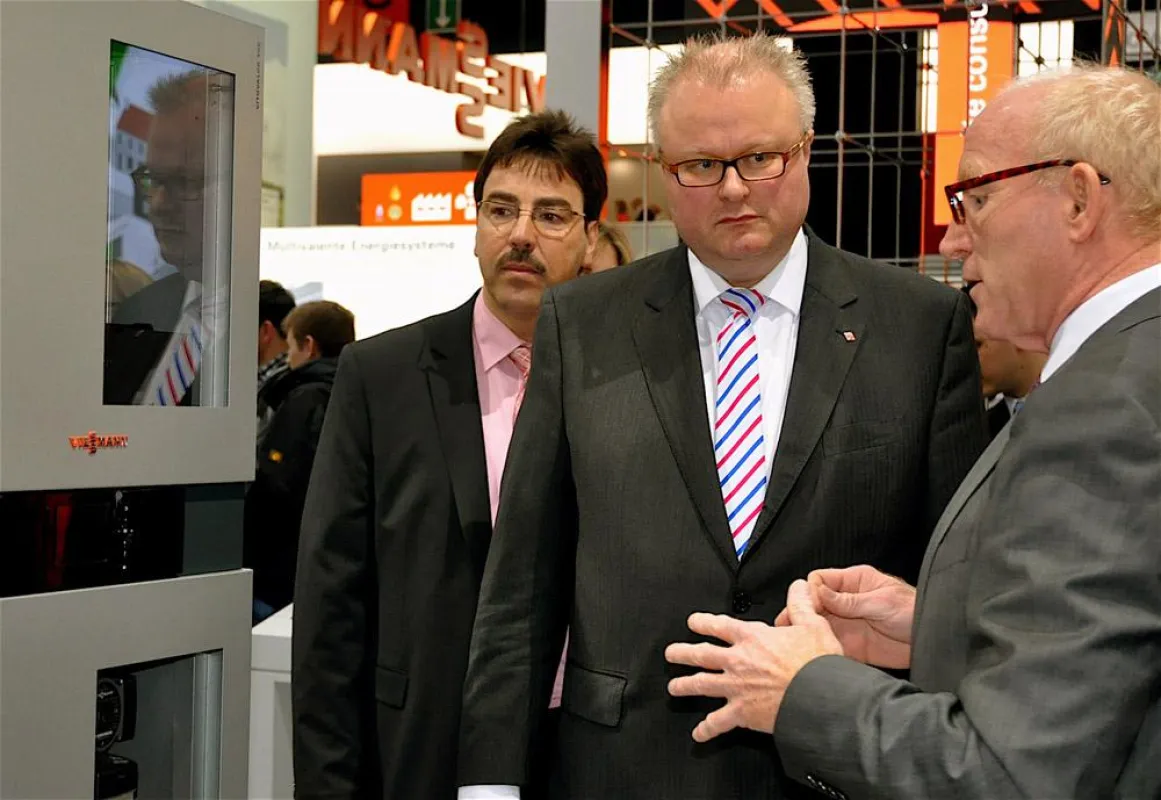 Innungsobermeister Mirko Fenner, Finanzminister Dr. Thomas Schäfer, Dr. Martin Viessmann (v. li.)