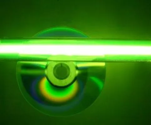 Bild: Zuverlässige UV-Strahler verbessern die DVD-Herstellung
