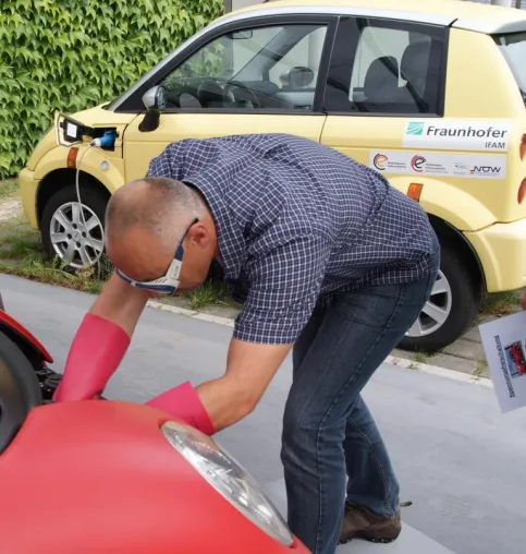 »Fachkraft für Elektromobilität« – Weiterbildungsseminar der Fraunhofer Academy verbindet Theorie und Praxis Bild: »Fachkraft für Elektromobilität« – Weiterbildungsseminar der Fraunhofer Academy verbindet Theorie und Praxis