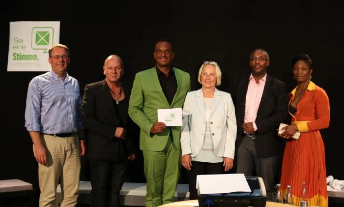 „Sei eine Stimme“, Foto-Wanderausstellung gegen Rechtsextremismus mit Podiumsdiskussion