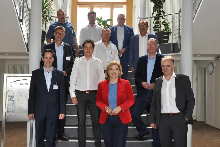 Bild: Umsetzungsstrategie Digitalisierung: Landesvorsitzende der CDU RLP Julia Klöckner zu Gast bei IT-HAUS