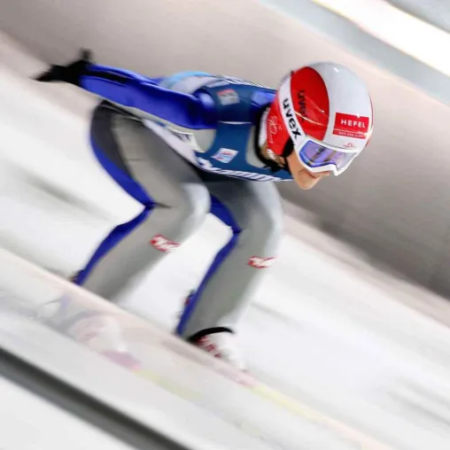 Bild: Bettwarenhersteller HEFEL sponsert Skisprungtalent Eva Pinkelnig