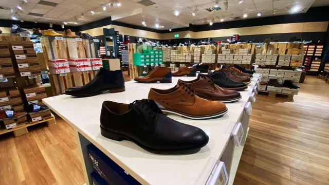 Bild: Herrenschuhe in großen Größen bei schuhplus in Hamburg