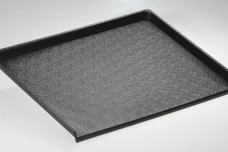 Die neuen Spezial-Auslegetabletts Premium der FMU GmbH sorgen für festen Halt in der Zwischenablage der Theke Bild: Die neuen Spezial-Auslegetabletts Premium der FMU GmbH sorgen für festen Halt in der Zwischenablage der Theke