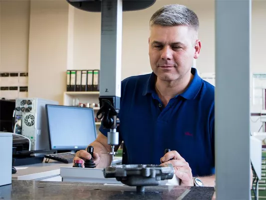 Neues Fortbildungsangebot für Facharbeiter in der Qualitätsprüfung Bild: Neues Fortbildungsangebot für Facharbeiter in der Qualitätsprüfung