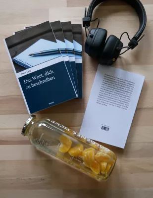 Debütroman „Das Wort, Dich zu beschreiben“ von Marie Lang macht Mut zum Anderssein und aus dem Herzen zu leben Bild: Debütroman „Das Wort, Dich zu beschreiben“ von Marie Lang macht Mut zum Anderssein und aus dem Herzen zu leben