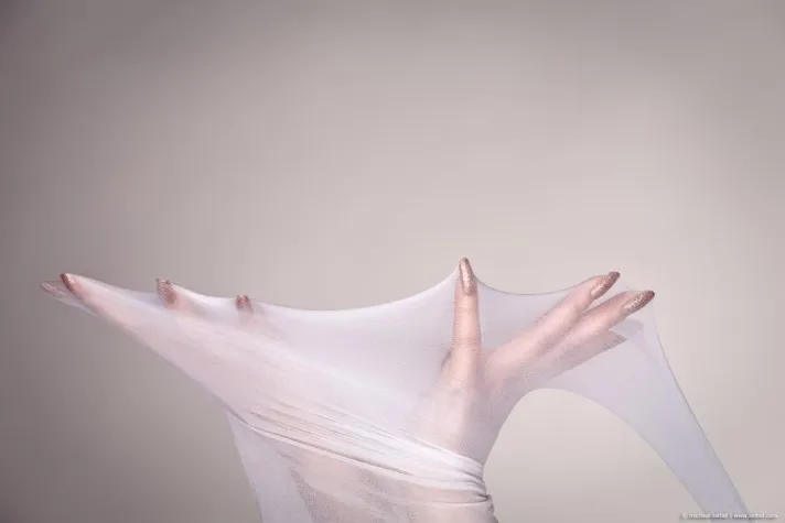 Bild: Nylonstrümpfe in der Coffee-Bar