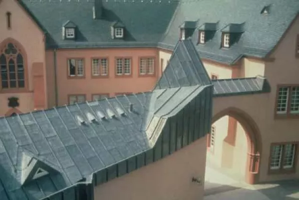 Bild: Arbeiten mit Walzblei - Passgenau in Funktion und Gestaltung