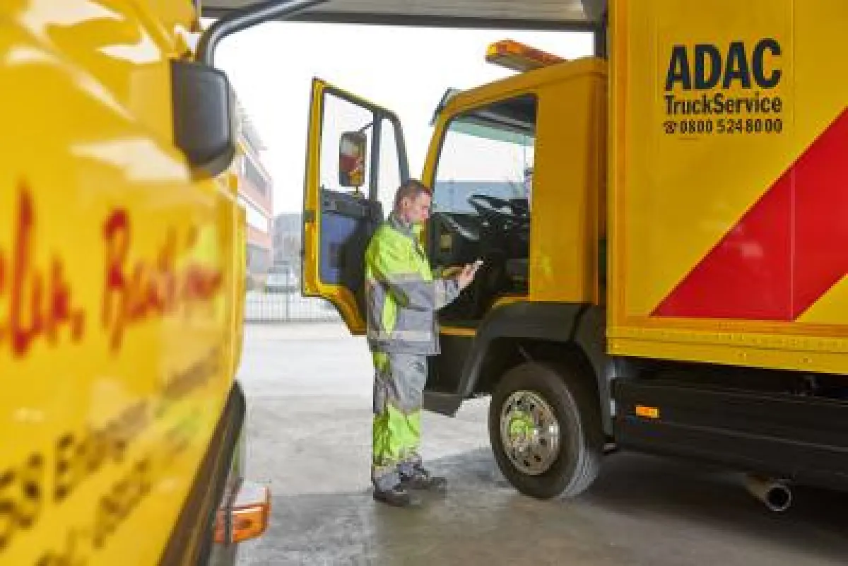 Pannenhilfe digital: Die Servicetechniker bestätigen jeden Schritt mit der Mobile Network App.