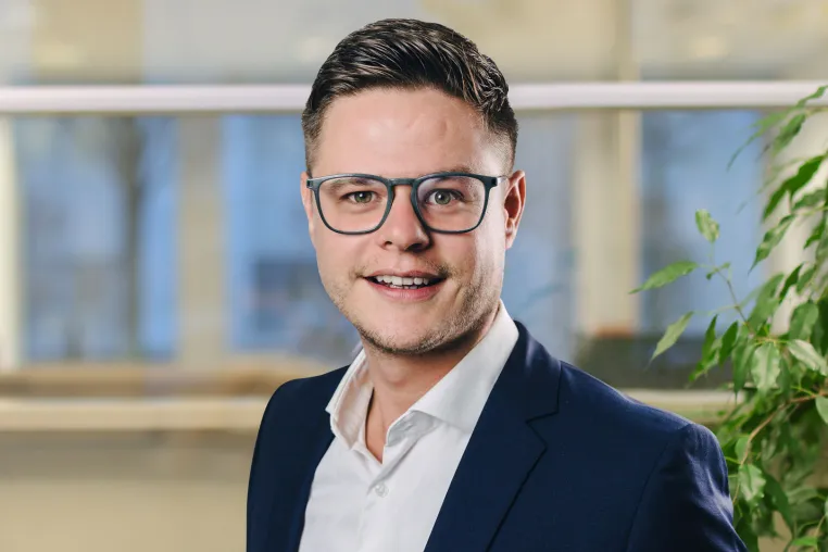 Ganzheitliche Konzepte für digitale Bildung fehlen oft und Lehrer werden mit Endgeräten alleingelassen Bild: Ganzheitliche Konzepte für digitale Bildung fehlen oft und Lehrer werden mit Endgeräten alleingelassen