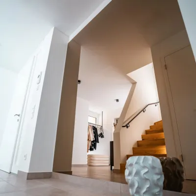 Spiegel nach Maß als Raumtrick: Flur, kleine Bäder, Dachschrägen, wie man Räume optisch verdoppelt Bild: Spiegel nach Maß als Raumtrick: Flur, kleine Bäder, Dachschrägen, wie man Räume optisch verdoppelt