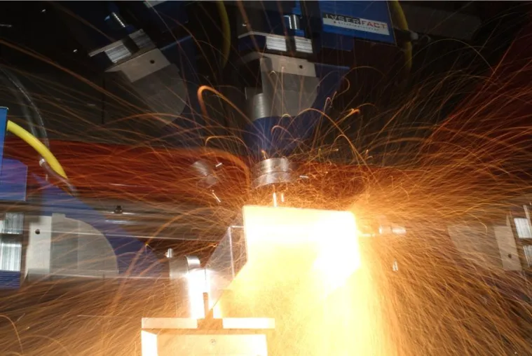 Bild: Neue Lasertechnik verkürzt Prozessketten in der flexiblen Blechbearbeitung