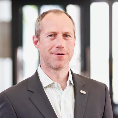 Professor für Verwaltungswissenschaften erklärt den Einfluss von Facebook auf die Politik Bild: Professor für Verwaltungswissenschaften erklärt den Einfluss von Facebook auf die Politik